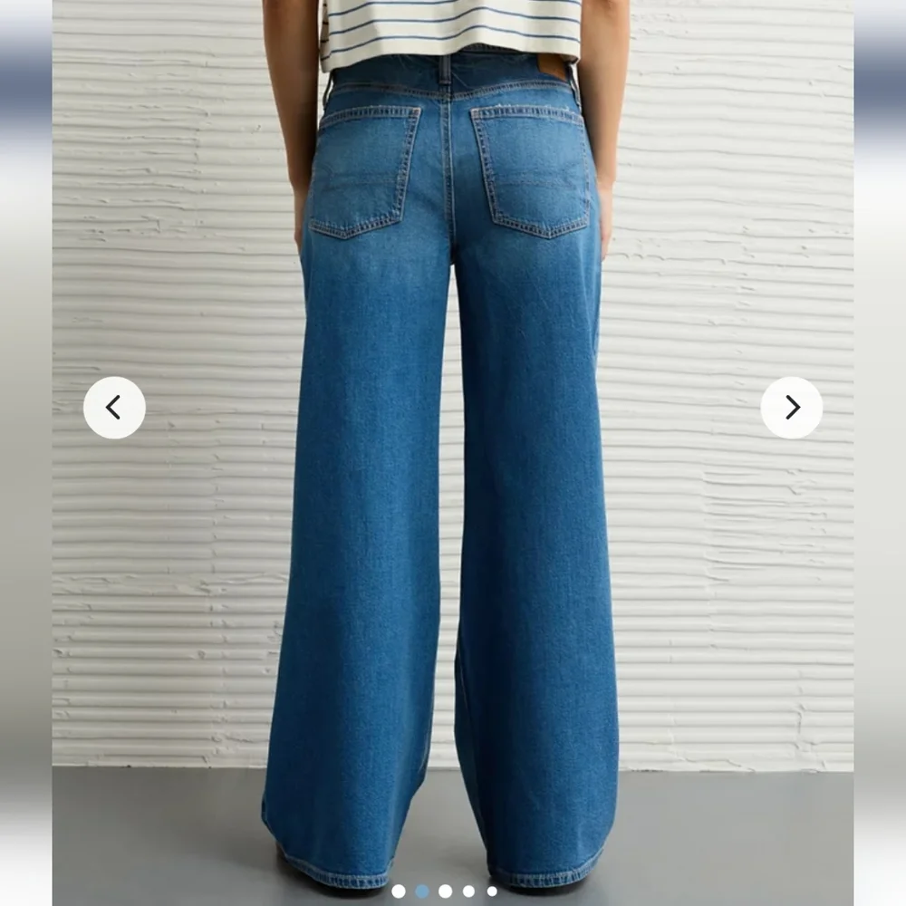 AE Dreamy Drape Strigid Low-Rise Ultra Wide-Leg Jean - Picture 2 of 10